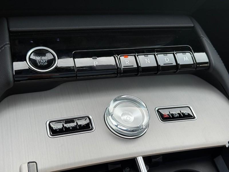 new 2025 Lincoln Navigator car, priced at $105,930