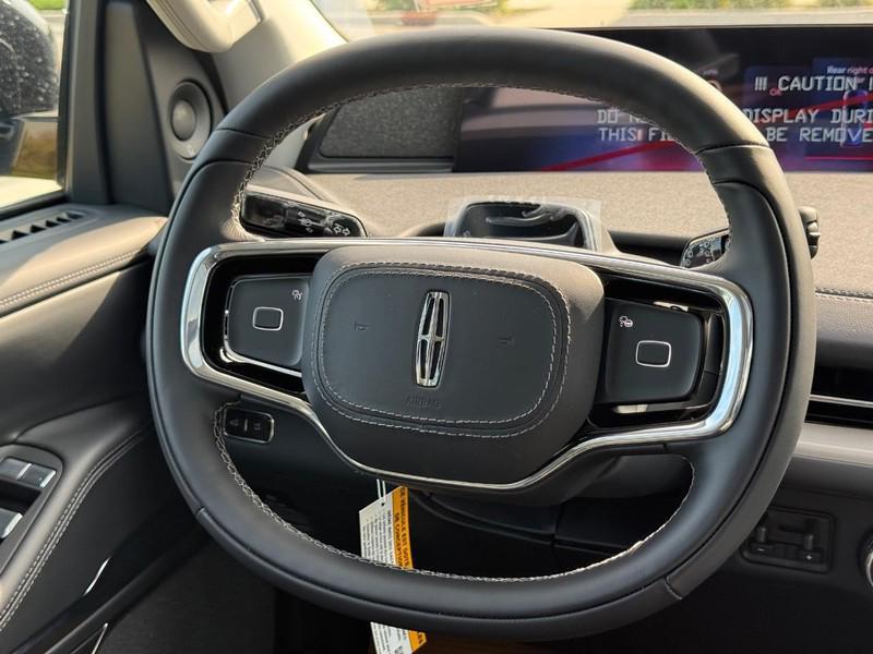 new 2025 Lincoln Navigator car, priced at $105,930