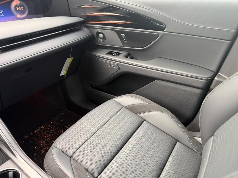 new 2025 Lincoln Nautilus car, priced at $68,664