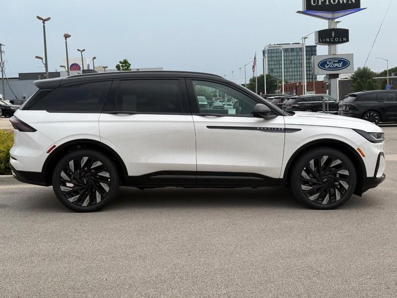 new 2025 Lincoln Nautilus car, priced at $68,664