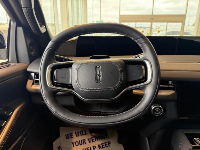 new 2025 Lincoln Navigator car, priced at $108,300