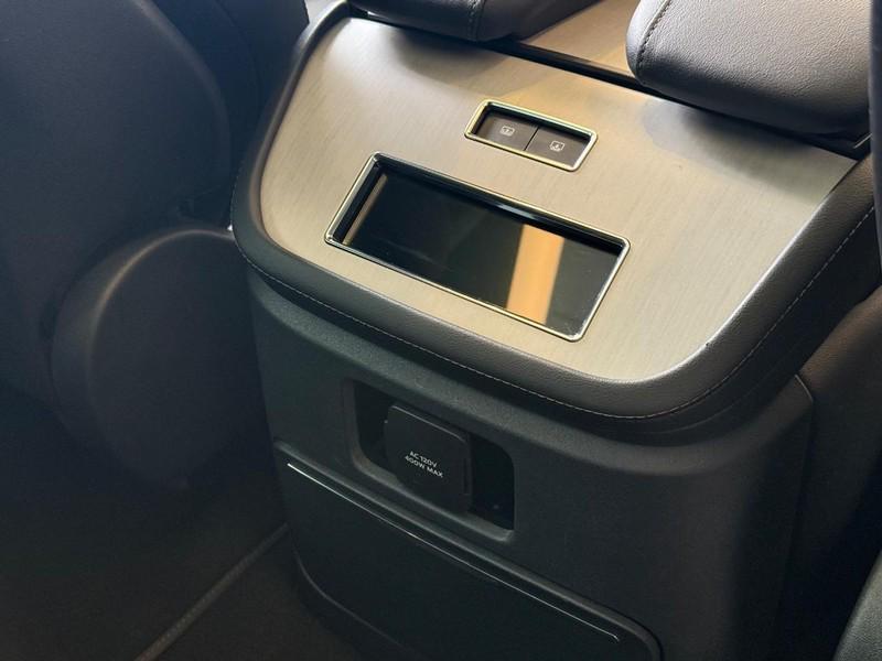 new 2025 Lincoln Navigator car, priced at $108,300