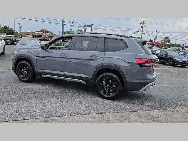 new 2024 Volkswagen Atlas car, priced at $54,751