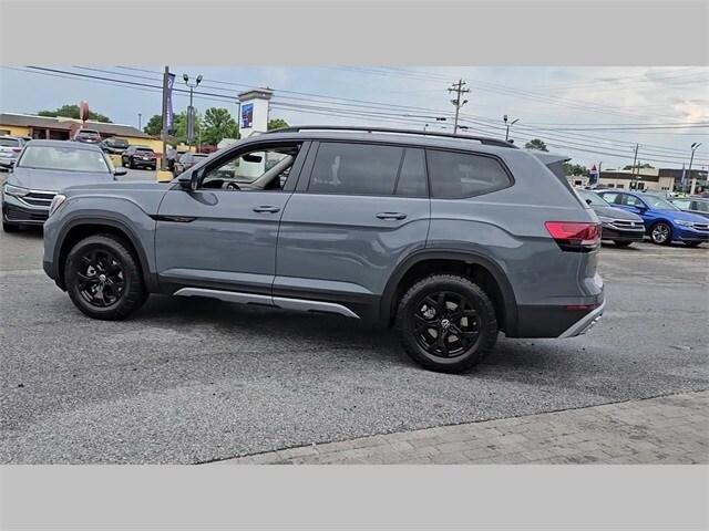 new 2024 Volkswagen Atlas car, priced at $51,251