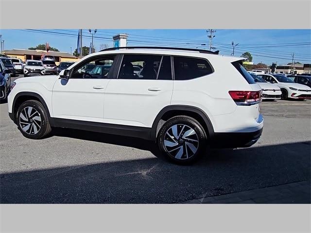 new 2025 Volkswagen Atlas car, priced at $43,421