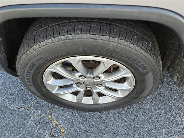 used 2015 Jeep Grand Cherokee car, priced at $13,950