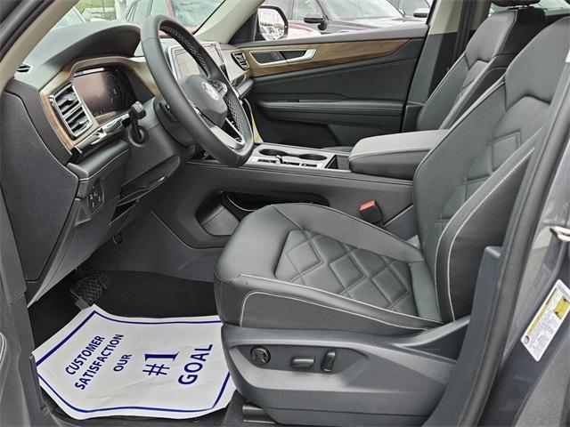 new 2025 Volkswagen Atlas car, priced at $39,662