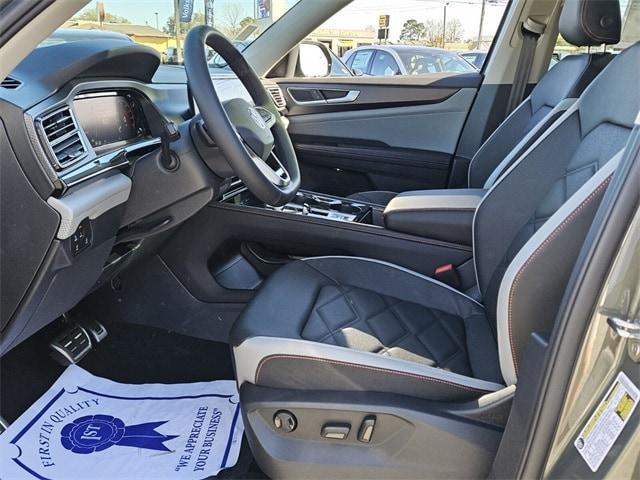 new 2025 Volkswagen Atlas car, priced at $48,001