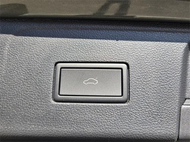 new 2025 Volkswagen Atlas car, priced at $48,501