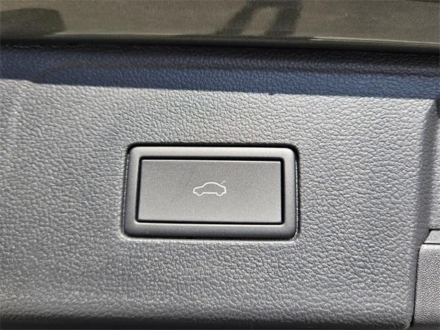 new 2025 Volkswagen Atlas car, priced at $48,001