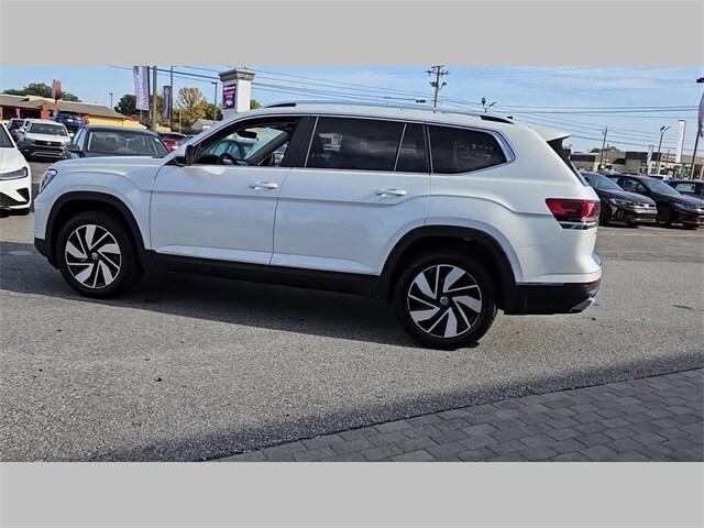 new 2024 Volkswagen Atlas car, priced at $48,679