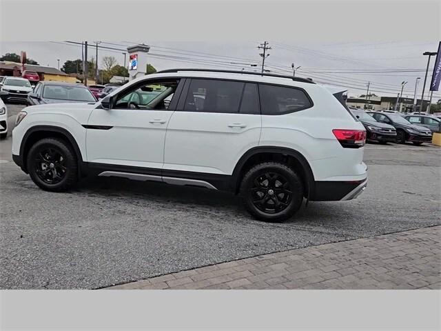 new 2025 Volkswagen Atlas car, priced at $47,306