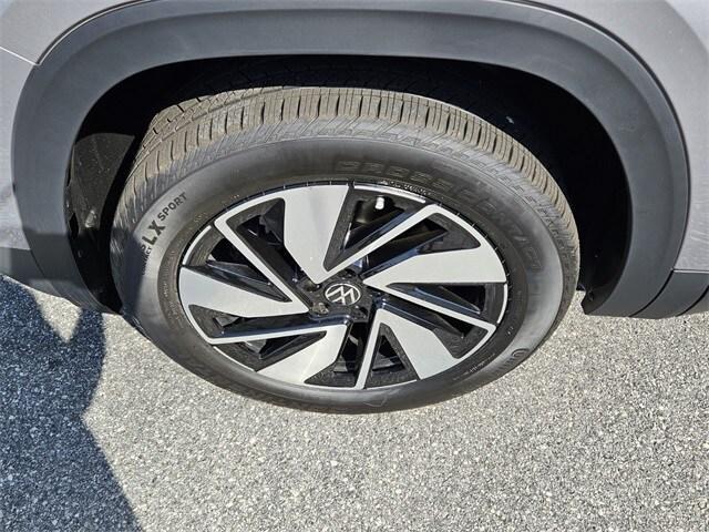 new 2025 Volkswagen Atlas car, priced at $43,430