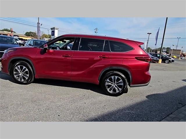 used 2020 Toyota Highlander car, priced at $26,532