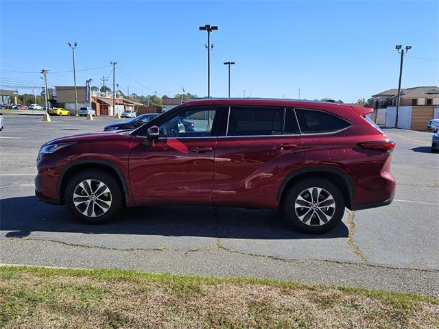 used 2020 Toyota Highlander car, priced at $27,820