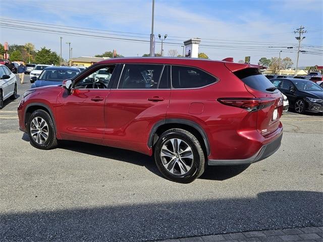 used 2020 Toyota Highlander car, priced at $26,532