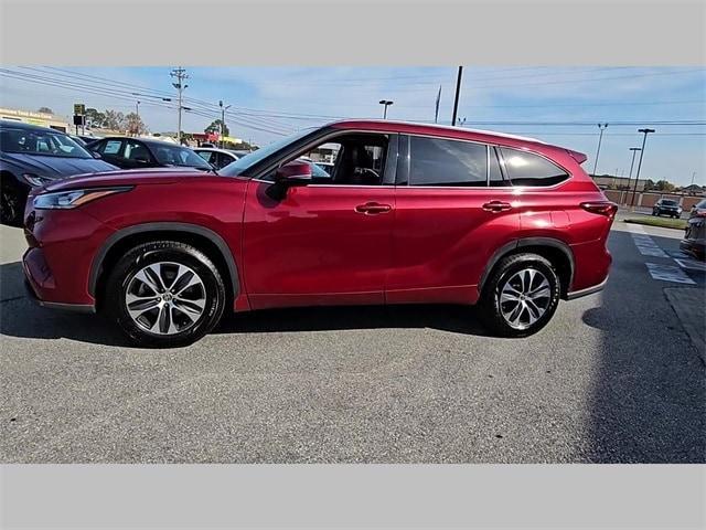 used 2020 Toyota Highlander car, priced at $26,532