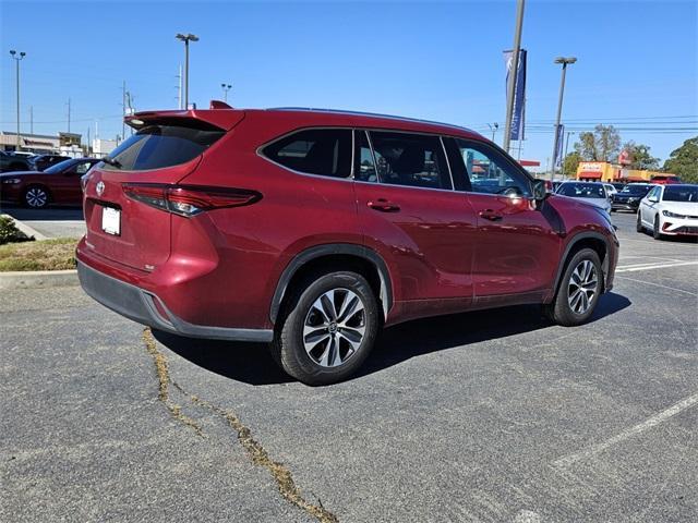 used 2020 Toyota Highlander car, priced at $27,820