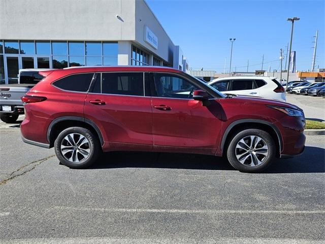 used 2020 Toyota Highlander car, priced at $27,820