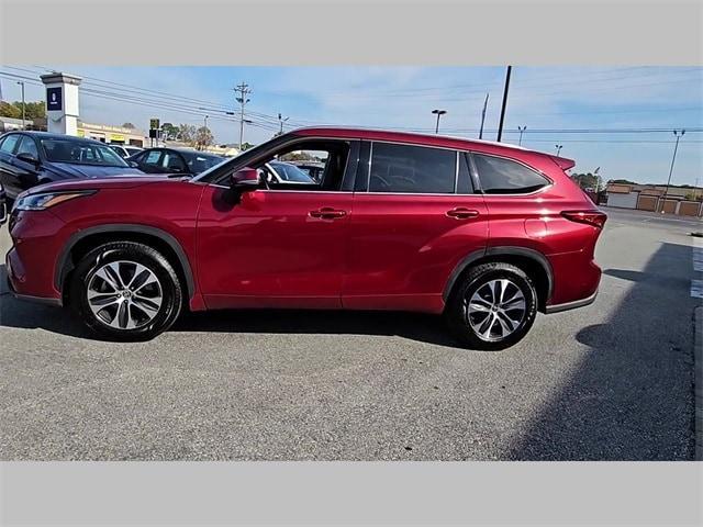 used 2020 Toyota Highlander car, priced at $26,532