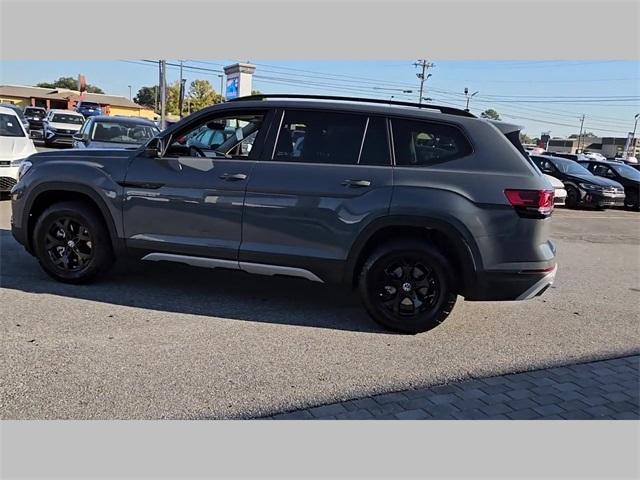 new 2025 Volkswagen Atlas car, priced at $50,566