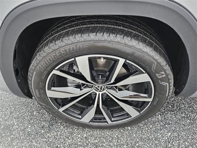 new 2025 Volkswagen Atlas Cross Sport car, priced at $50,186