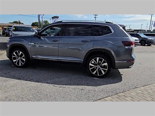 new 2024 Volkswagen Atlas car, priced at $52,414