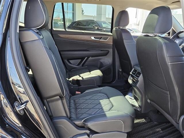 new 2025 Volkswagen Atlas car, priced at $54,331