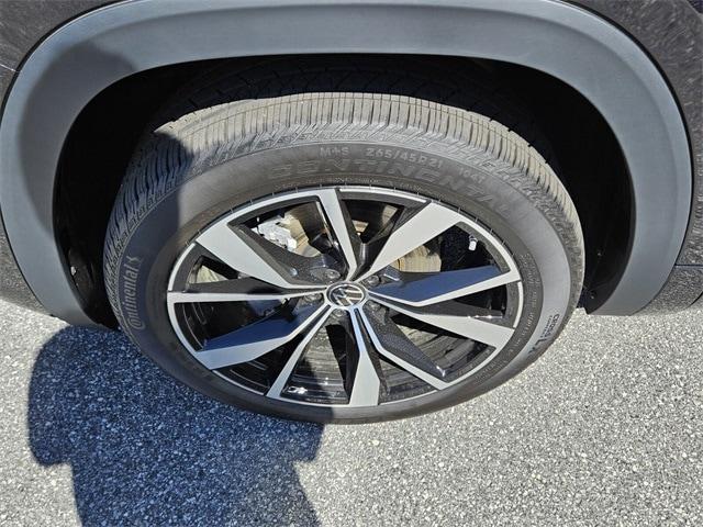 new 2025 Volkswagen Atlas car, priced at $54,331