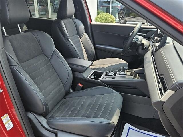 used 2024 Mitsubishi Outlander car, priced at $28,227