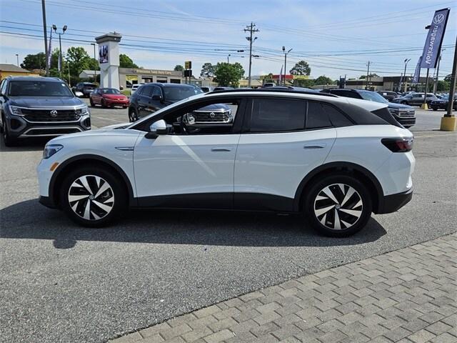 new 2025 Volkswagen ID.4 car, priced at $42,261