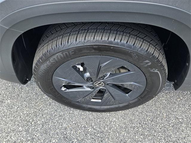 new 2025 Volkswagen Taos car