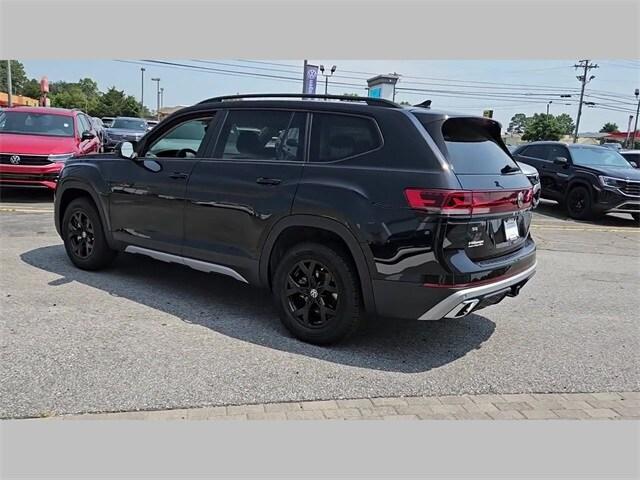 new 2024 Volkswagen Atlas car, priced at $46,051