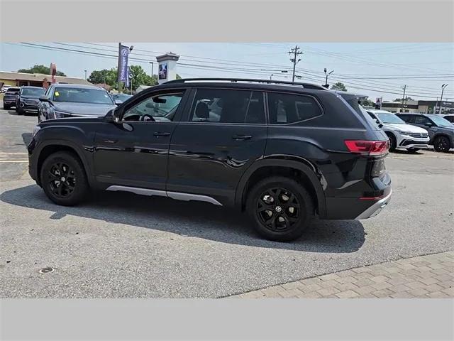 new 2024 Volkswagen Atlas car, priced at $49,551