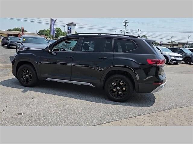 new 2024 Volkswagen Atlas car, priced at $46,051