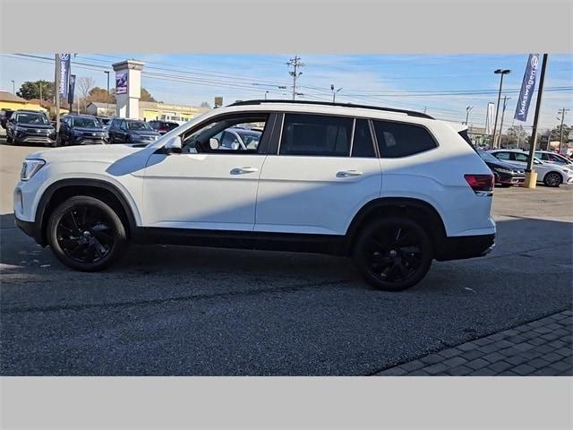 new 2025 Volkswagen Atlas car, priced at $43,431