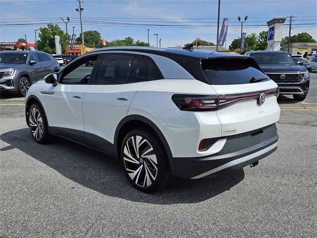 new 2025 Volkswagen ID.4 car, priced at $55,321