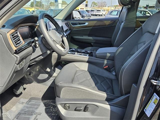 new 2025 Volkswagen Atlas car, priced at $47,052