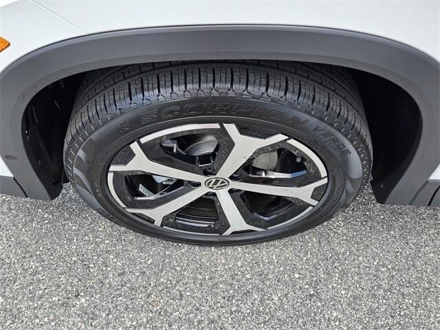 new 2025 Volkswagen Tiguan car, priced at $32,889