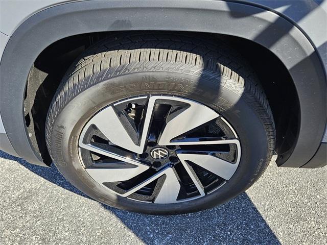 new 2025 Volkswagen Atlas car, priced at $45,631