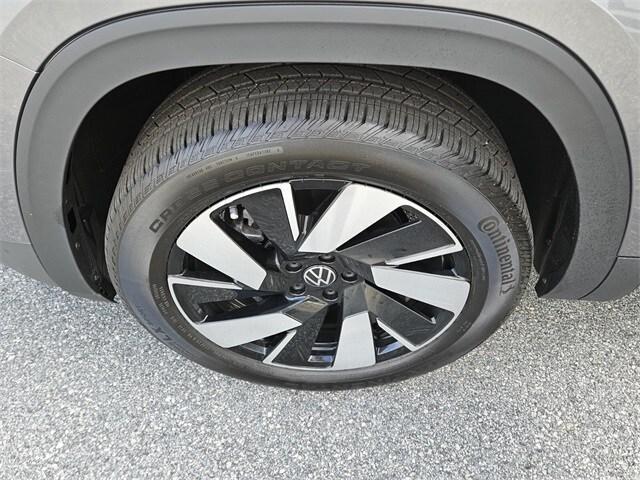 new 2024 Volkswagen Atlas Cross Sport car, priced at $38,411