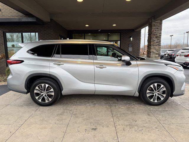 used 2021 Toyota Highlander car, priced at $29,995