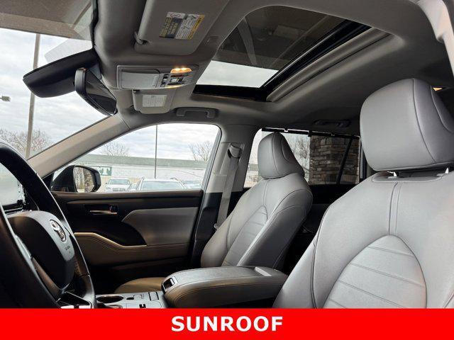 used 2021 Toyota Highlander car, priced at $29,995