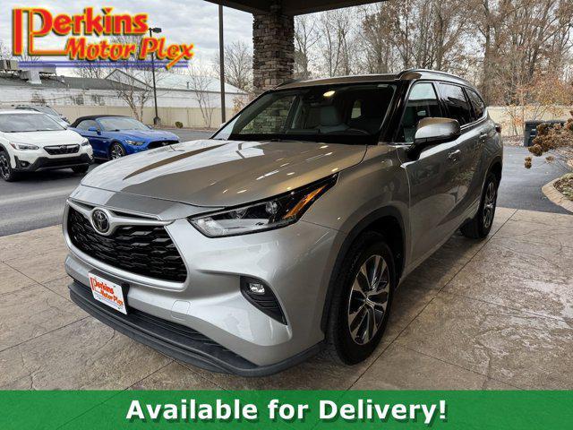 used 2021 Toyota Highlander car, priced at $29,995