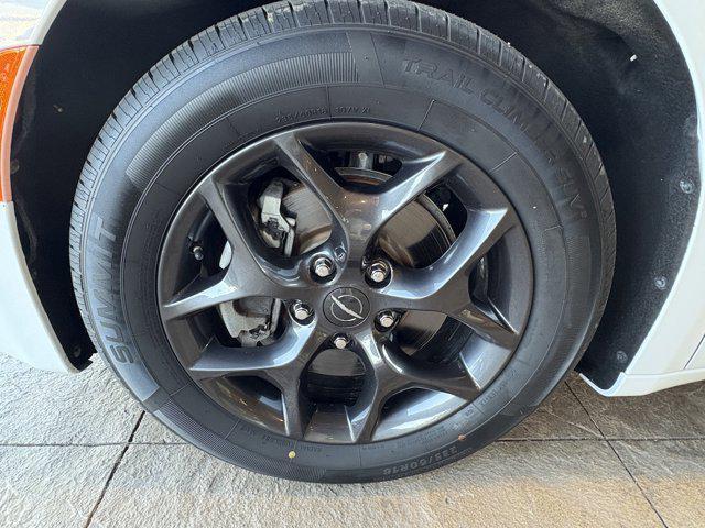 used 2018 Chrysler Pacifica car, priced at $11,995