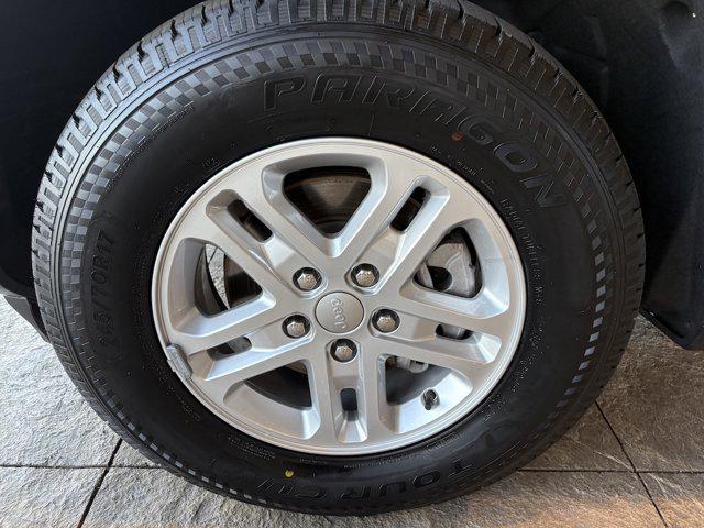 used 2023 Jeep Grand Cherokee car, priced at $25,995