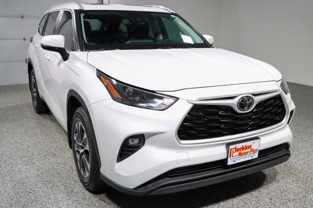 used 2023 Toyota Highlander car, priced at $36,995