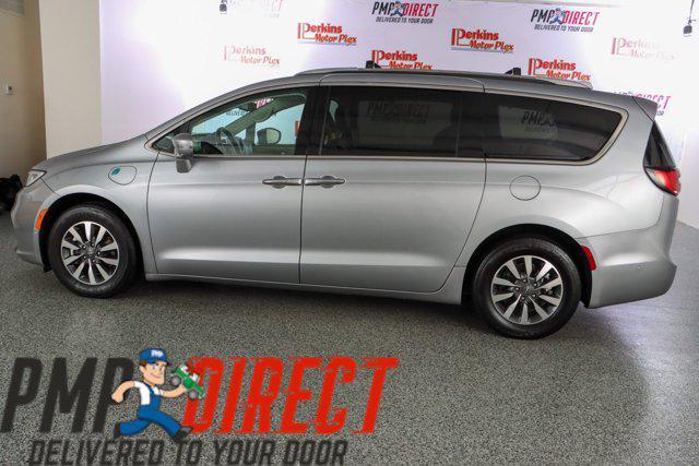 used 2021 Chrysler Pacifica Hybrid car, priced at $23,995