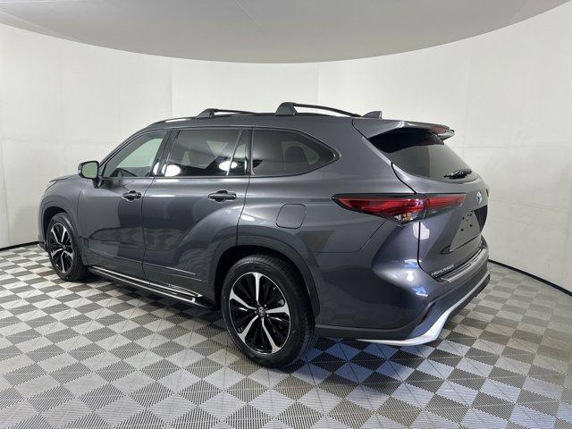 used 2022 Toyota Highlander car, priced at $38,911