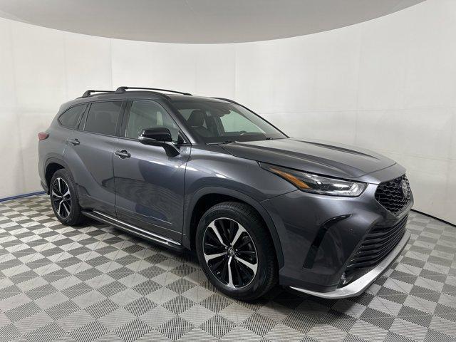 used 2022 Toyota Highlander car, priced at $38,911